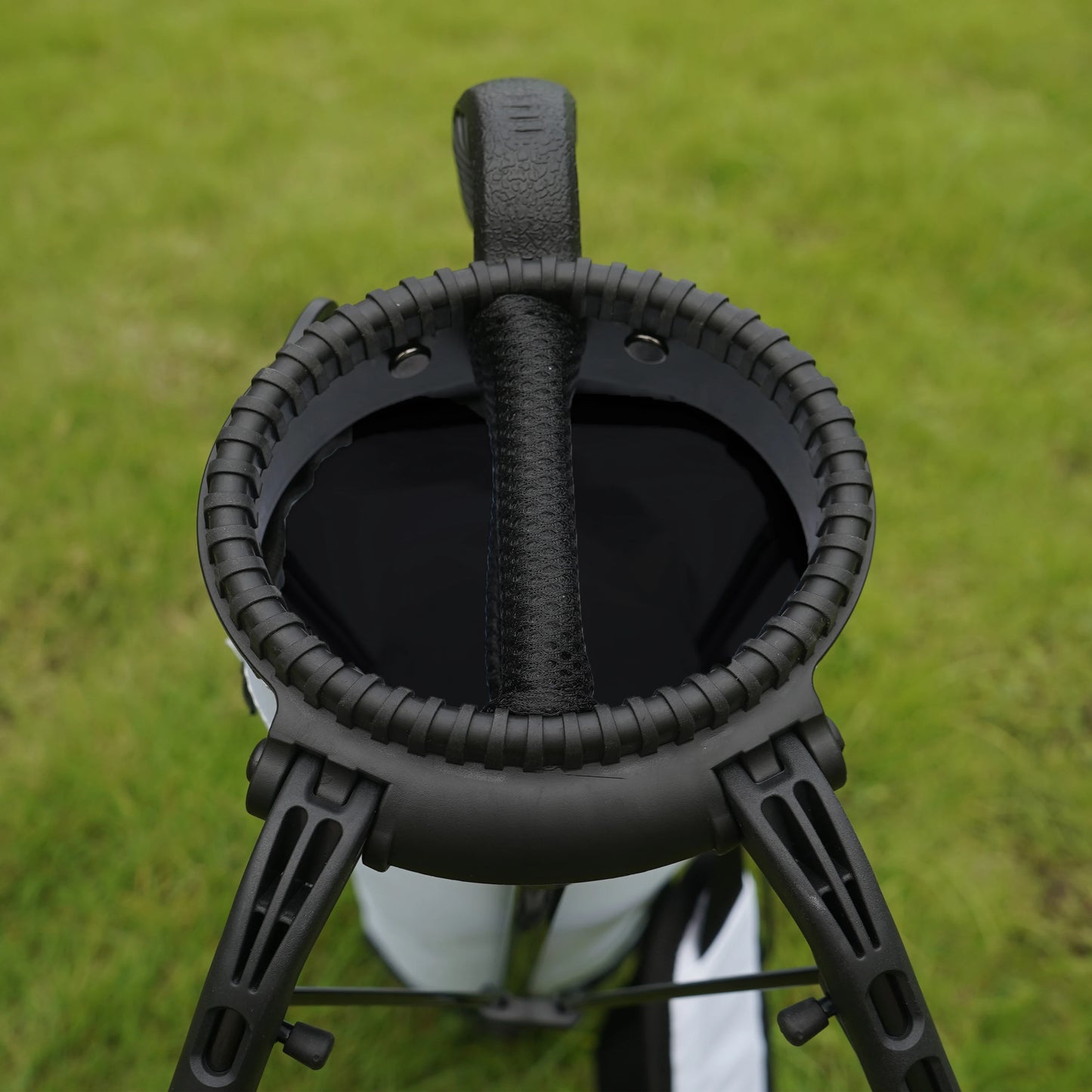 Lightweight golf stand bag, portable golf carry bag with shoulder straps, suitable for the driving range